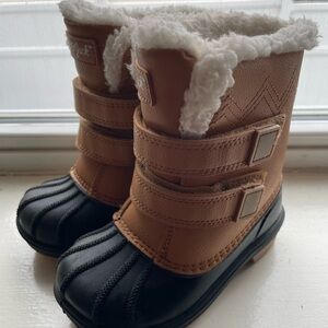 Cat and Jack winter boots 8C - like new